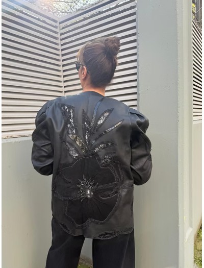 Vintage Sırtı Dantel ve İşlemeli Deri Ceket Vintage Sırtı Dantel ve İşlemeli Deri Ceket