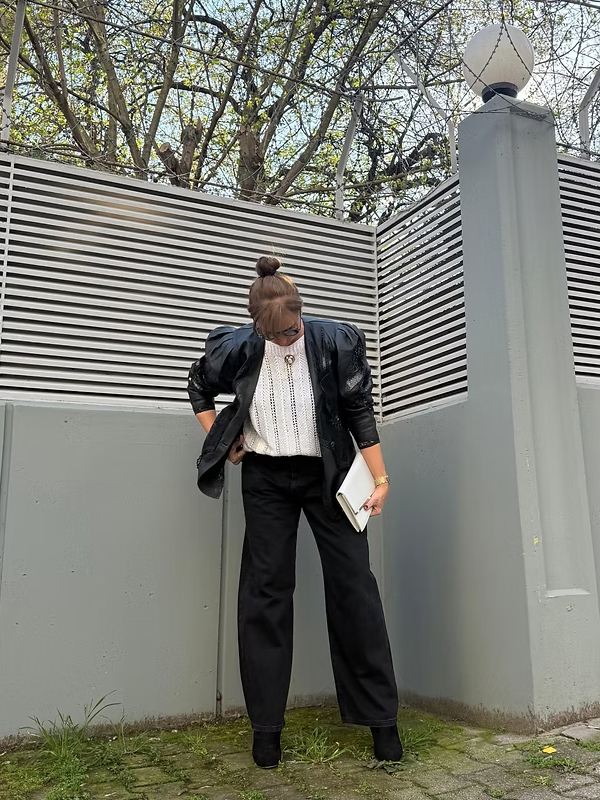 Vintage Sırtı Dantel ve İşlemeli Deri Ceket