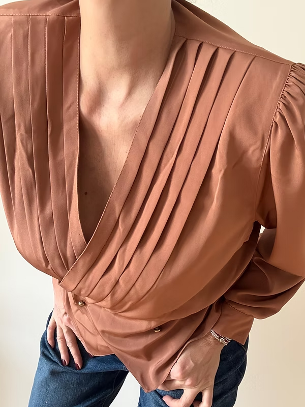 Vintage 80 Gold Düğmeli Vatkalı Bluz