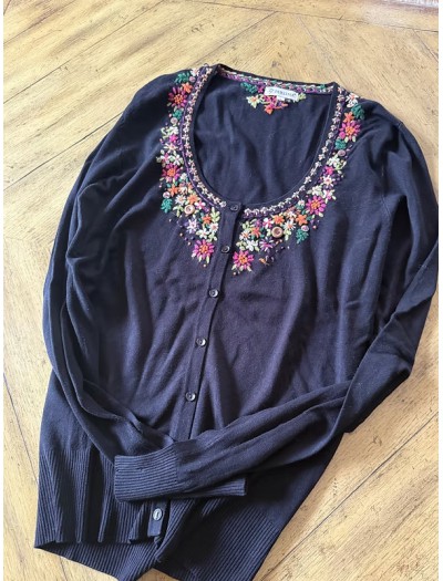 Perlina Nakış ve Boncuklu Hırka Perlina Nakış ve Boncuklu Hırka