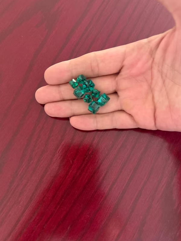 Vintage Yeşil Kristal Taş Küpe